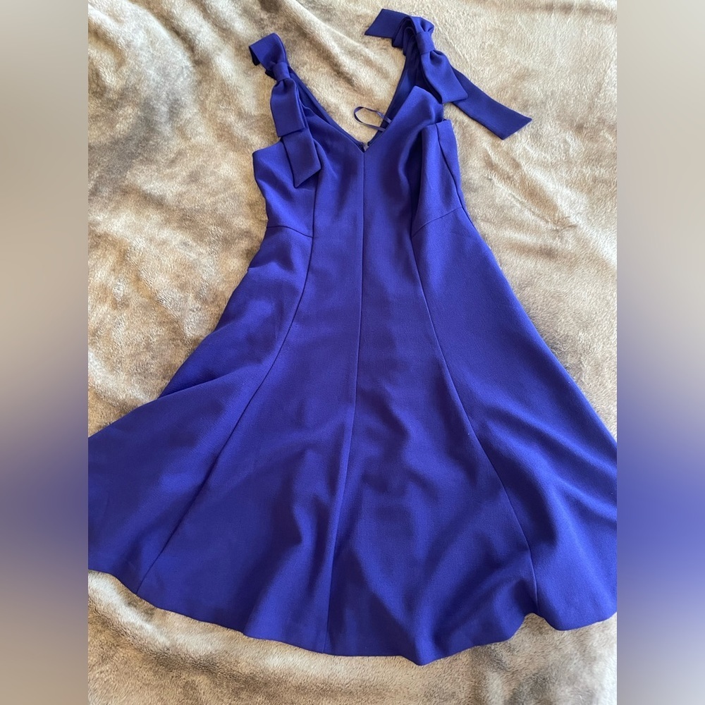Beautiful blue dress with pockets on sides and large bows on shoulders size 4 - Picture 4 of 8